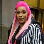 Cardi B incognito op Paris Fashion Week