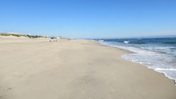 Foto van Coopers Beach, Southampton. Coopers Beach is verkozen tot mooiste strand van 2025.