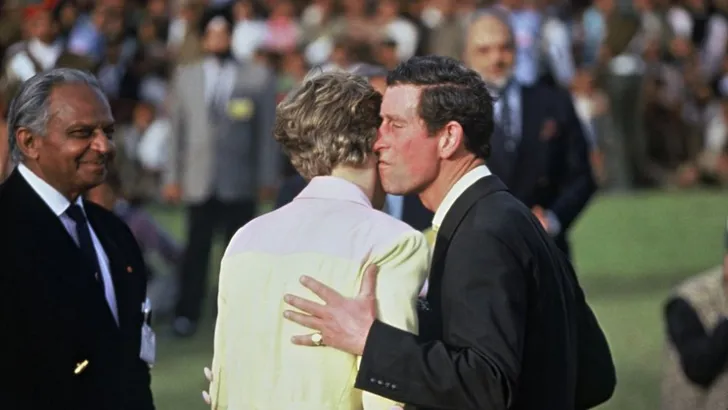 Prins Charles 14 jaar in therapie door prinses Diana