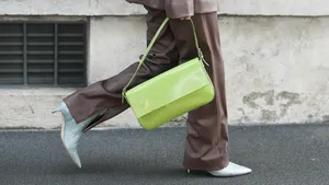 De 'cone heel; verovert de catwalks en het straatbeeld. Ontdek deze hakkentrend!