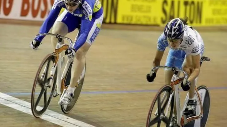 Willy Kanis sprint Hijgenaar voorbij naar NK-goud