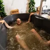 Een spa voor mannen - onbeperkt bieren in een Brussels bubbelbad