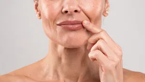 Lippen voller keukeningrediënt vrouw close up