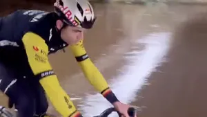 van aert door het water