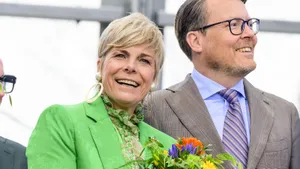 Prinses Laurentien viert haar 60e verjaardag. Beau Monde duikt in het leven van deze eigenzinnige royal, stijlicoon en liefhebbende moeder.
