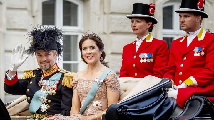 Europese royals vieren feest met prins Frederik (50)