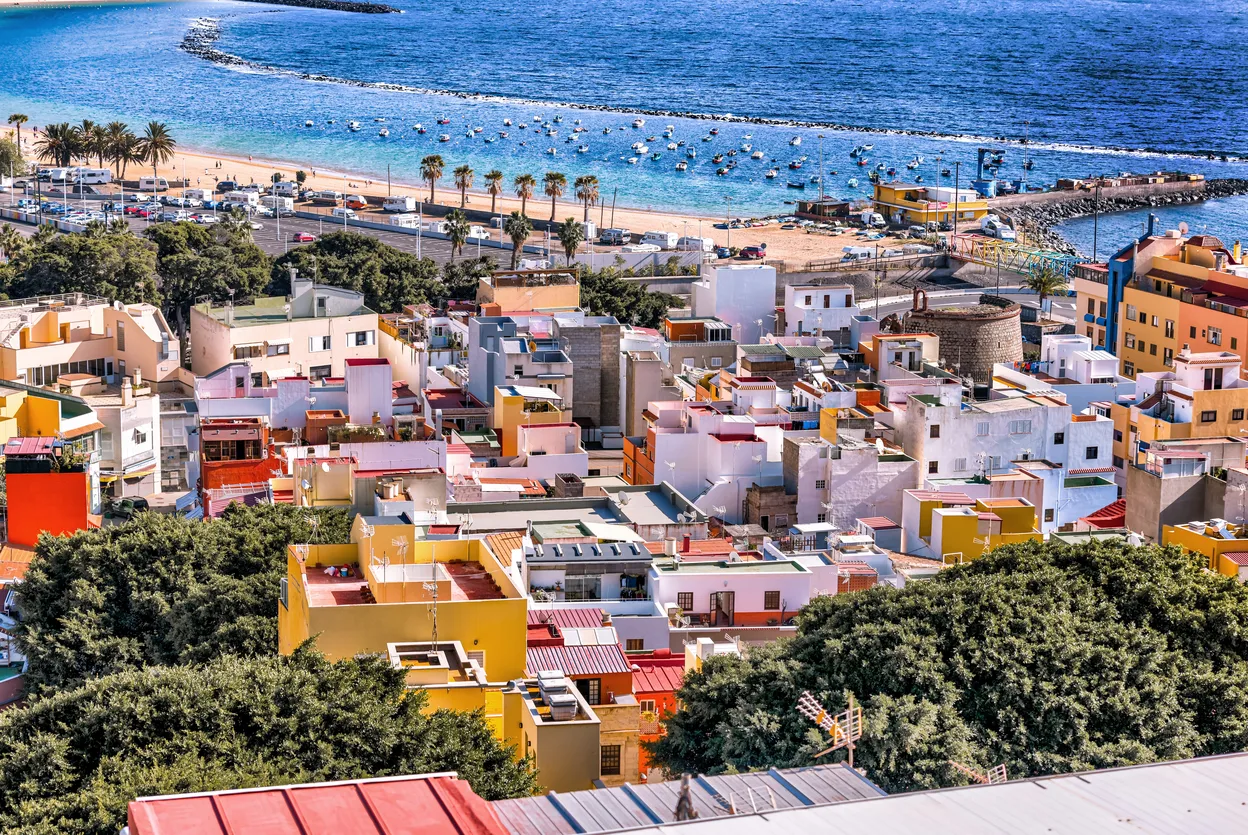 In San Cristóbal de La Laguna op Tenerife vind je kleurrijke straatjes, lokale winkels en gezellige terrassen.