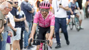 Ben Healy vroeg Tadej Pogacar na Luik-Bastenaken-Luik al grappend wanneer hij met pensioen zou gaan. Ziet Healy dat Pogacar de wielersport inmiddels aan het overstijgen is?
