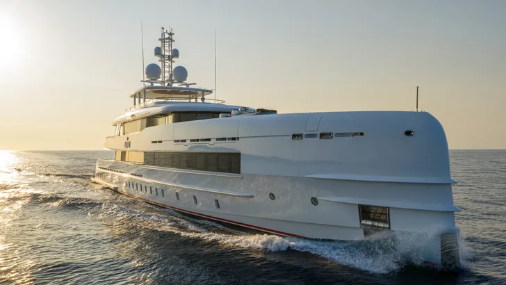 Superjacht Bijin Heesen