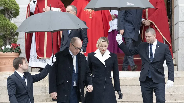 Foto van prins Albert en prinses Charlene bij herdenkingsdienst Sainte Dévote, 27 januari 2025.