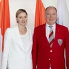 Zien: Albert en Charlene hullen zich in kleuren van vlag Monaco voor Olympische Spelen | Nouveau