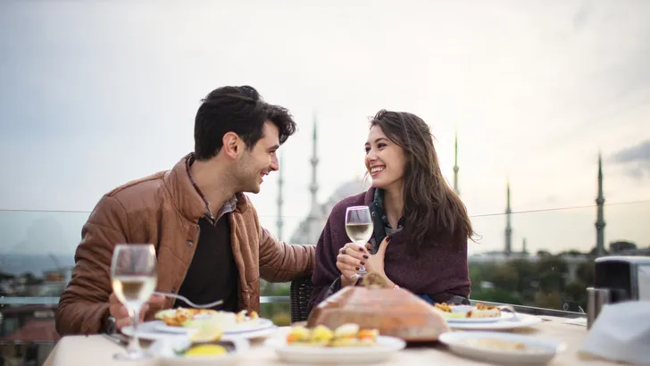 Wil je een geslaagde date? Dan moet je dít absoluut niet doen