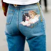 Jeans te strak? Zo maak je 'em ietsje wijder | Beau Monde