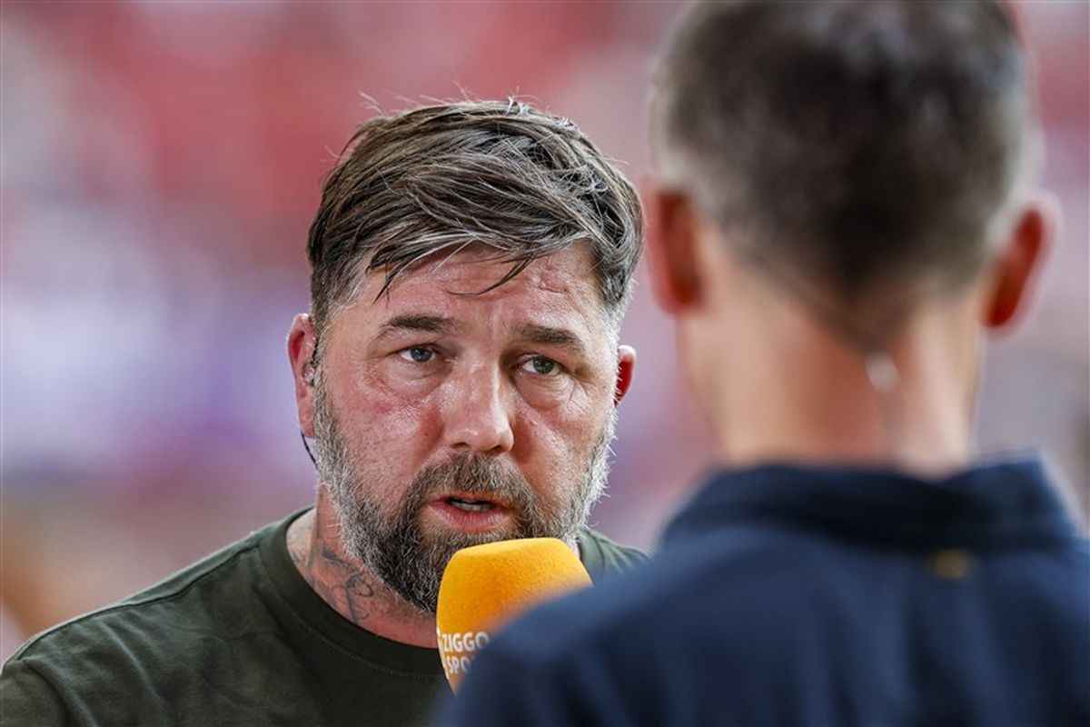 Theo Janssen onder vuur genomen door juicekanaal: 'Zat met broek op de enkels in kleedkamer'