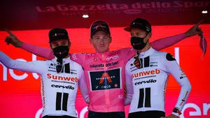 Video | Achter de schermen bij Sunweb in beslissende slotfase Giro d'Italia