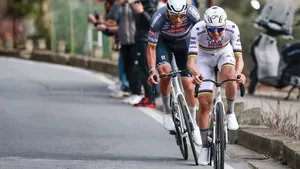 Arnaud De Lie zou een van de uitdagers van Tadej Pogacar en Mathieu van der Poel moeten worden in het voorjaar, maar in één bepaalde koers gaat hij ze liever uit de weg.