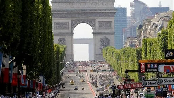 TOUR VANDAAG: Daar is de Champs-Elysées