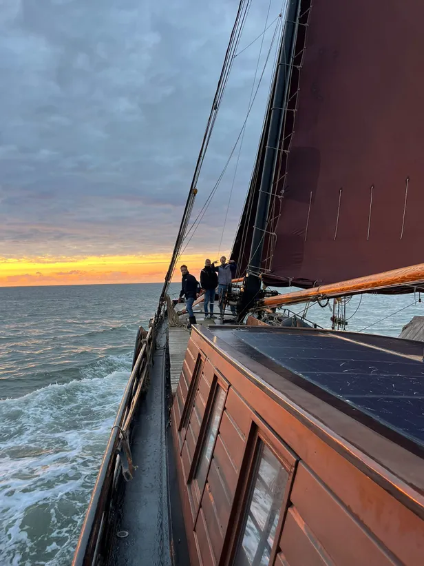 Zeilen met een prachtige sunset