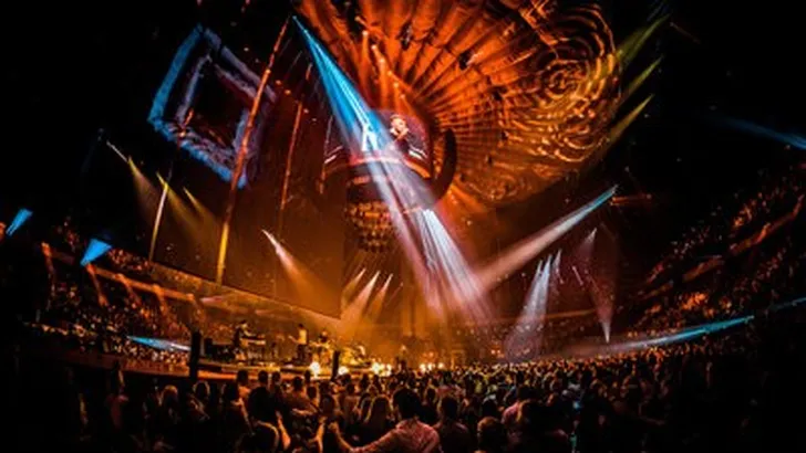 BN'ers eindigen groots muziekfestijn Vrienden van Amstel Live met eerbetoon