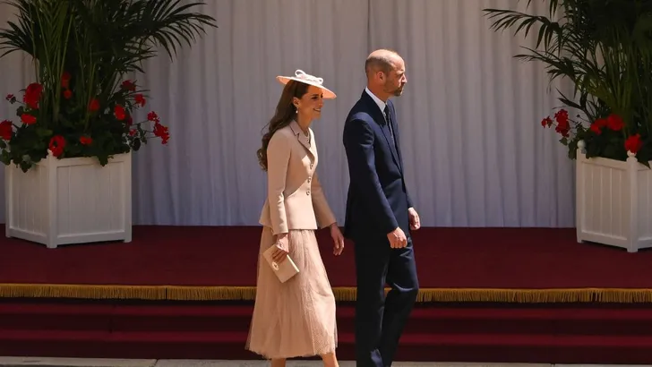 De Prins en Prinses van Wales tijdens de ceremoniële verwelkoming van het staatsbezoek aan het Verenigd Koninkrijk van de Franse president Emmanuel Macron en zijn vrouw Brigitte Macron, in Windsor Castle -Kate