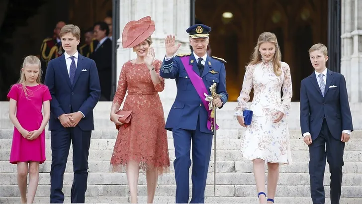 Koningin Mathilde straalt op Nationale Dag 