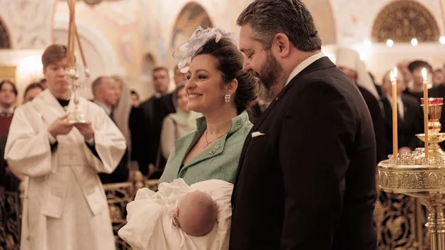 Romanovs onthullen geslacht tweede kindje. – Foto van grootvorst George en prinses Rebecca Victoria Romanov bij de doop van zoontje Alexander.