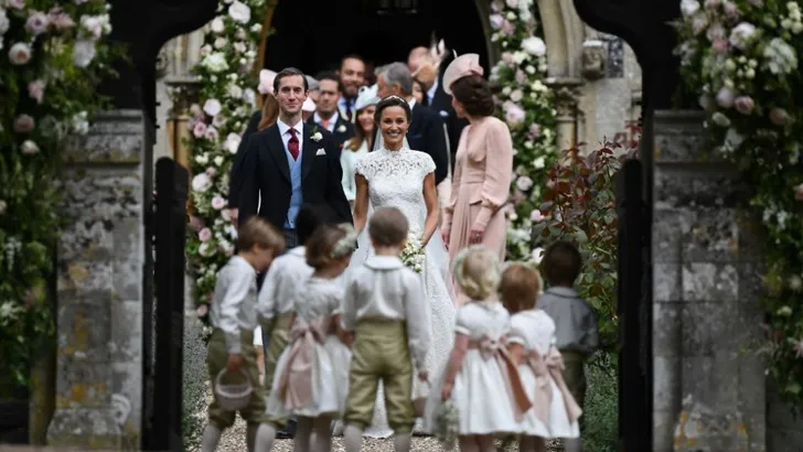 Sprookjeshuwelijk voor Pippa en James!  