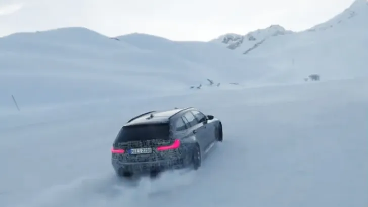VIDEO: BMW M3 Touring speelt in de sneeuw
