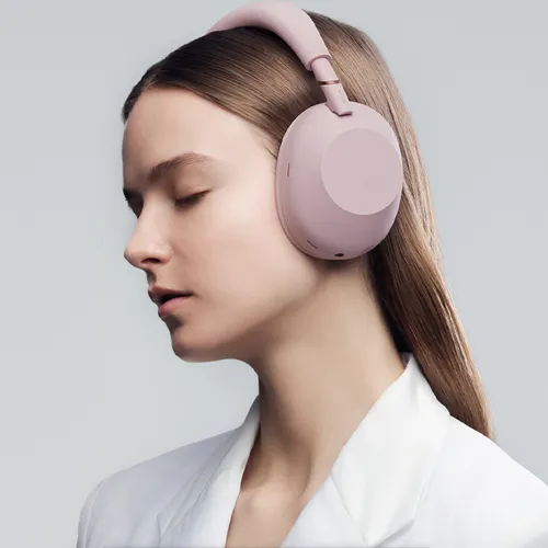 Motivation Monday: Maak kans op de Sony WH-1000XM6 noise cancelling koptelefoon in Sand Pink t.w.v. €450