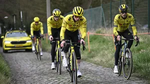 Het vertrouwen binnen Team Visma | Lease a Bike in Matthew Brennan is groot richting Omloop Het Nieuwsblad. Zo groot dat ook Mathieu van der Poel geen angst inboezemt.