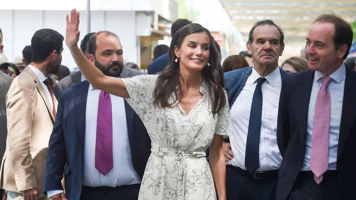 Koningin Letizia in Madrid tijdens de boekenbeurs