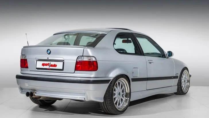 Doe eens gek met deze E36 Compact V12