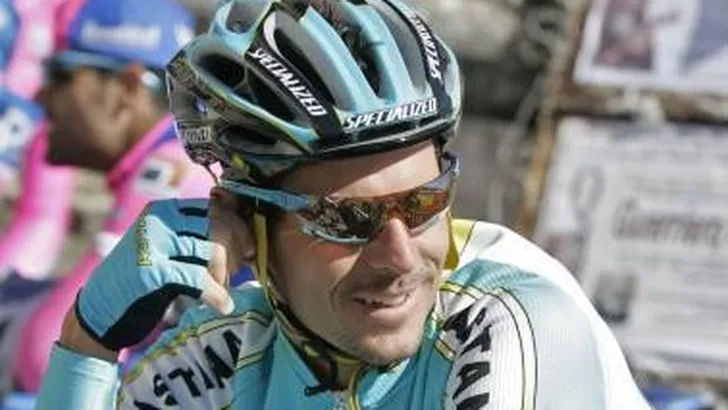 Chris Sutton sprint naar winst in slotrit Sarthe