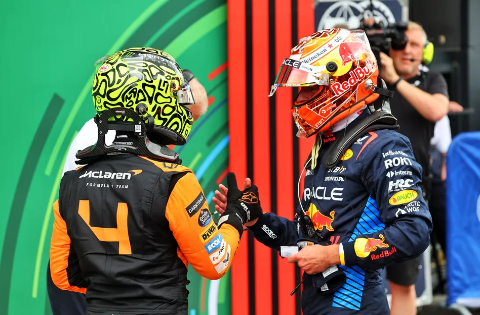 Lando Norris van McLaren en Max Verstappen