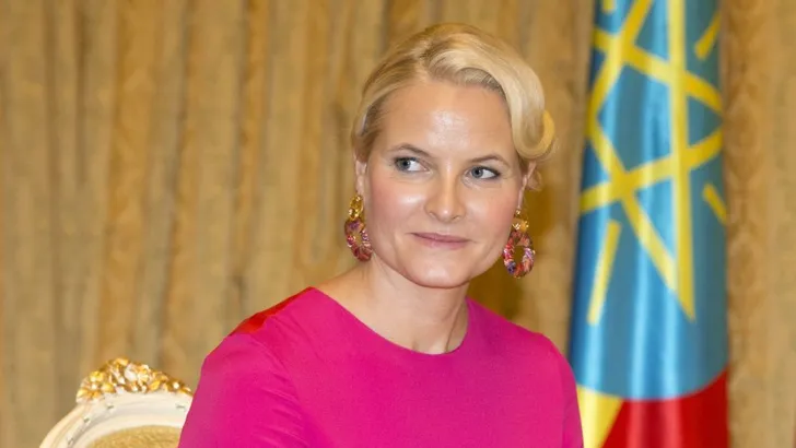 Mette-Marit doet Ethiopië in het roze