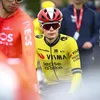 Dit is waarom Jonas Vingegaard met afwijkende roodwitte helm rijdt in Dauphiné | Wieler Revue