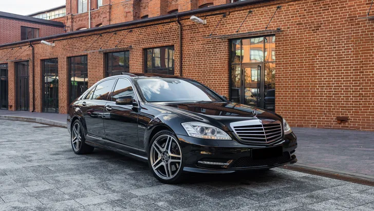 Mercedes S-Klasse van 2000 pond blijkt dure miskoop door roestschade