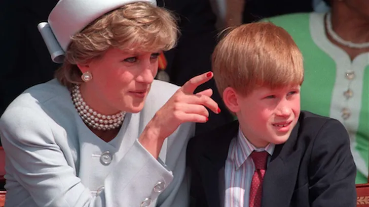 Prins Harry laat zich uit over paparazzi die stervende moeder Diana fotografeerden