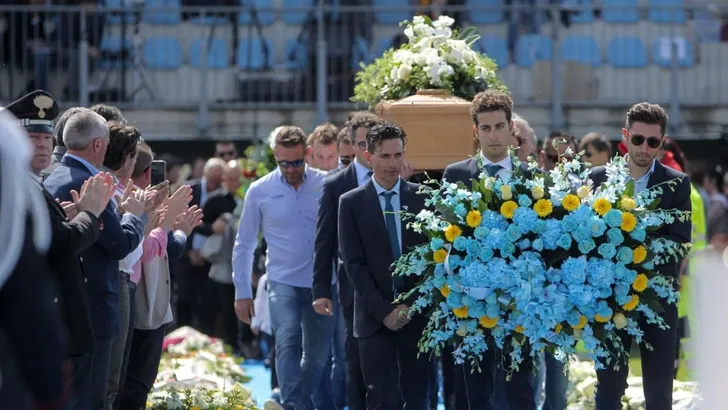 Massaal eerbetoon aan Scarponi op begrafenis