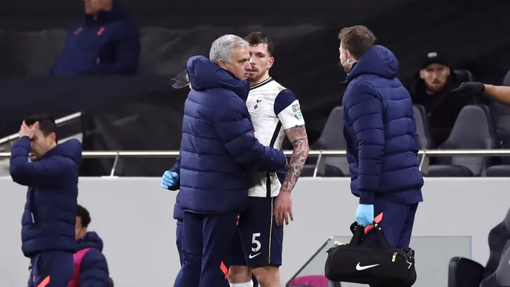 Video: snoeiharde tackle bij Tottenham - Mourinho grijpt in