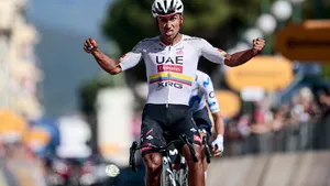 Jonathan Narváez juicht in de Giro.