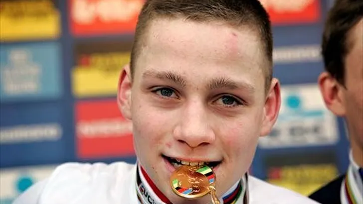 VAN DER POEL PROLONGEERT WERELDTITEL