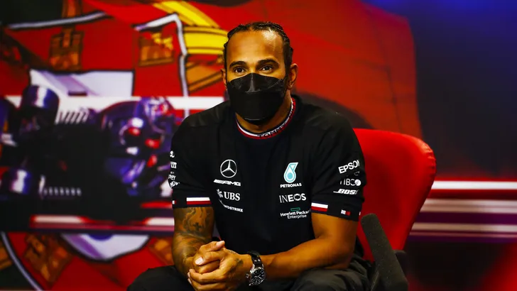 Hamilton: 'Red Bull is sneller, maar ze maken teveel fouten' 