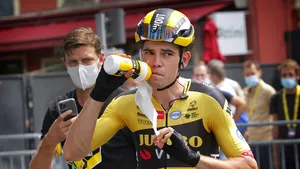 Wout van Aert kwam niet aan sprinten toe: 'Stoppen en helpen wanneer Dumoulin valt'