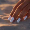 Zongebruinde handen? Déze nagellakleur laat je handen nóg bruiner lijken | Nouveau