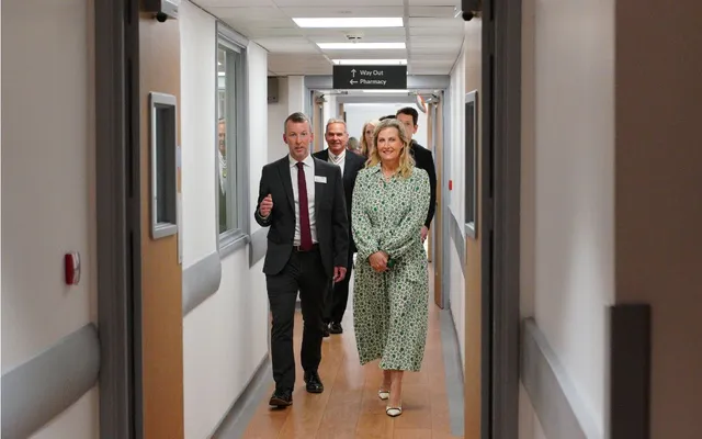 Sophie op bezoek bij het Princess Margaret Hospital in Windsor