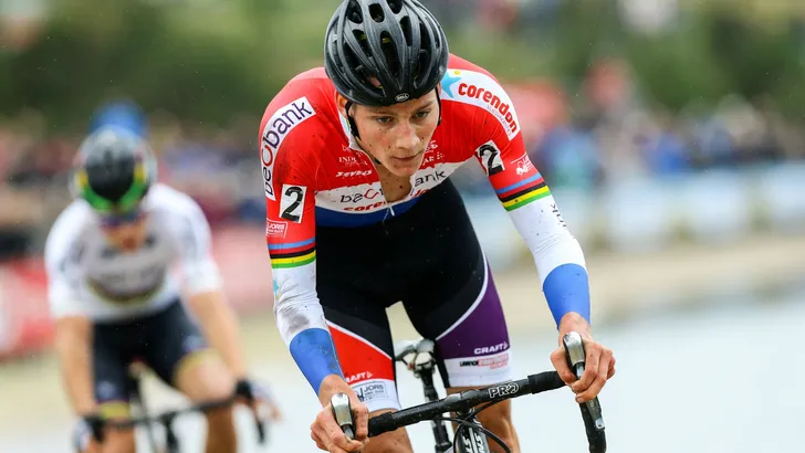 Mathieu van der Poel opent strijd om Superprestige met zege in Gieten