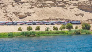 Egypte presenteert hogesnelheidstrein van Siemens die met 250 kilometer per uur door de woestijn raast