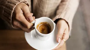 Koffie drinken - beeld via iStock