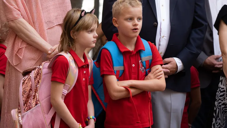 Ook de tweeling van Monaco gaat weer naar school